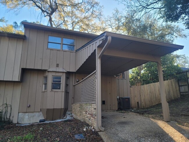 Building Photo - 1832 Fernando Ln