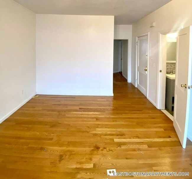 Building Photo - 284 Chelsea St Unit 2 Rental