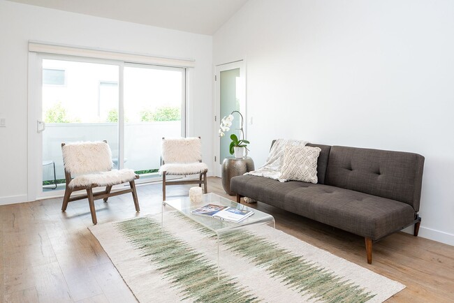 Photo - Off Melrose WEHO Unit 4