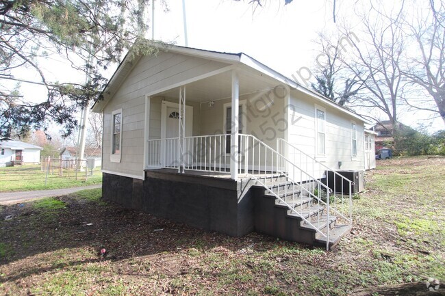 Building Photo - Totally Renovated! 2 Bedroom 1 Bath - New ... Rental