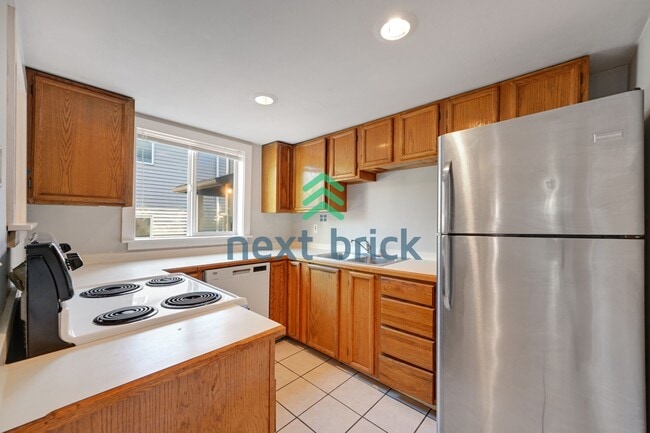 Photo - "Charming 2-Bed Retreat in Seattle's Heart – Cozy 840 Sq Ft Haven on 14th Ave West!" Unit B