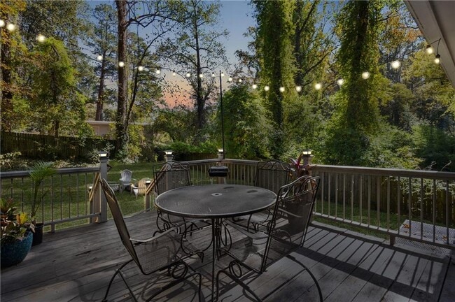 Photo - 1290 Glen Forest Way