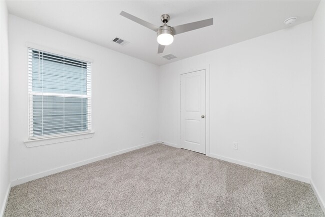 Building Photo - 3530 Blue Mockingbird St