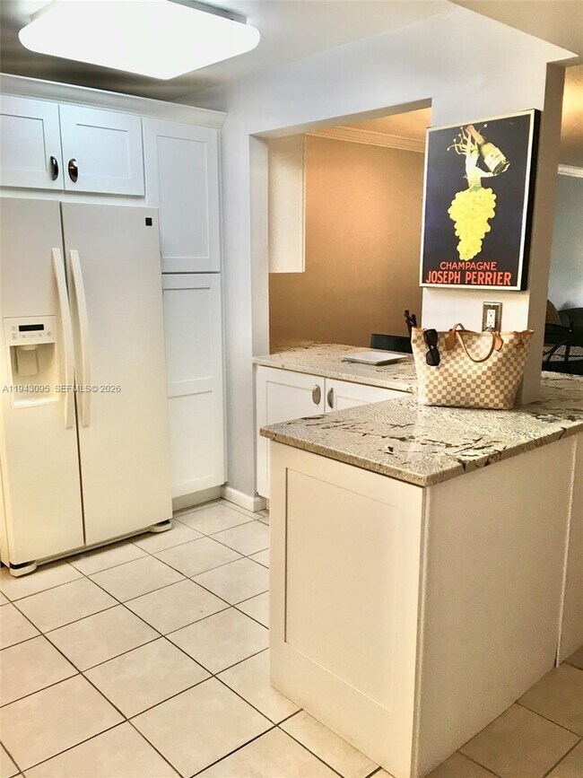 Photo - 9410 N Hollybrook Lake Dr Unit 103