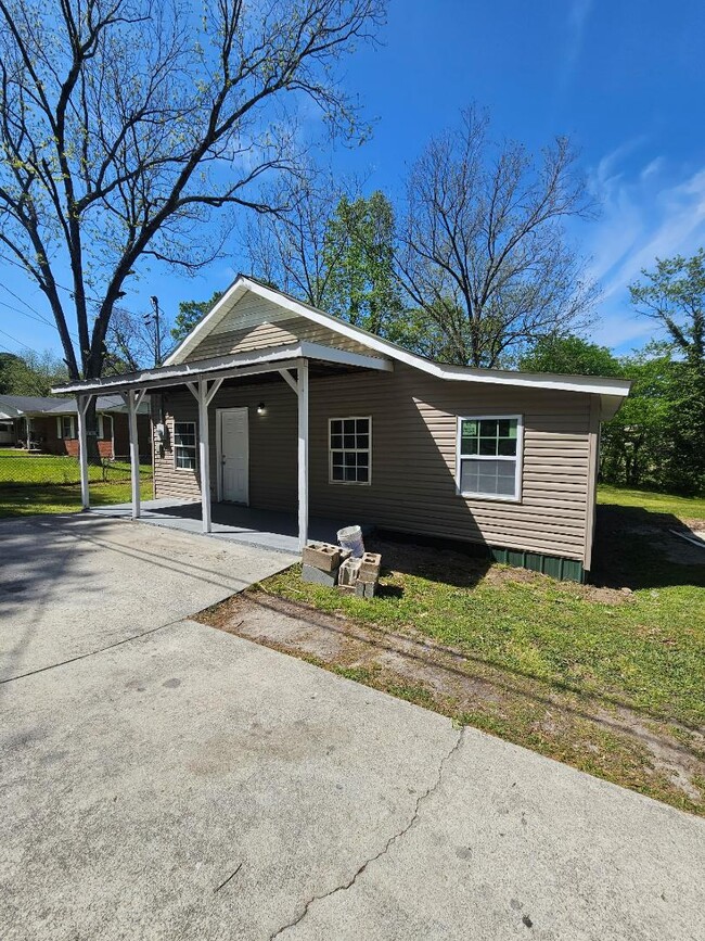 Photo - 182 Hughes St