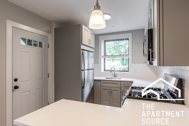 Photo - 1135 Oak Ave Unit E2