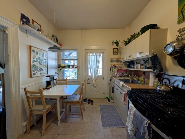 Photo - 2 Evergreen Sq Unit 1