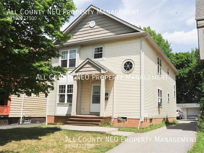 Building Photo - 1641 Coventry Rd Unit Up