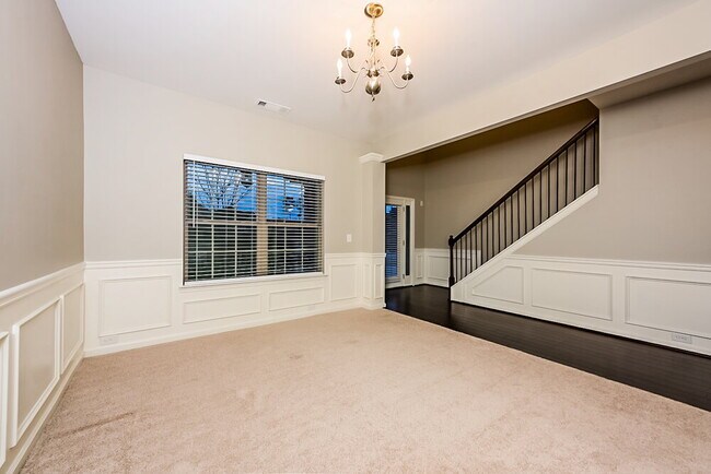 Photo - 559 Dahlia Dr