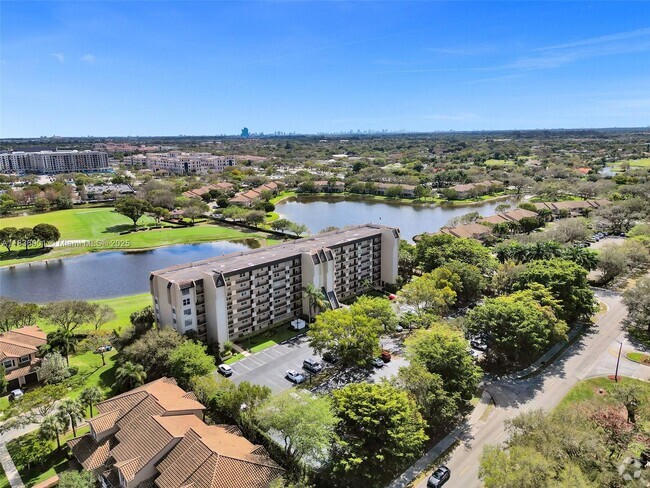 Building Photo - 3300 W Rolling Hills Cir Unit 104 Rental