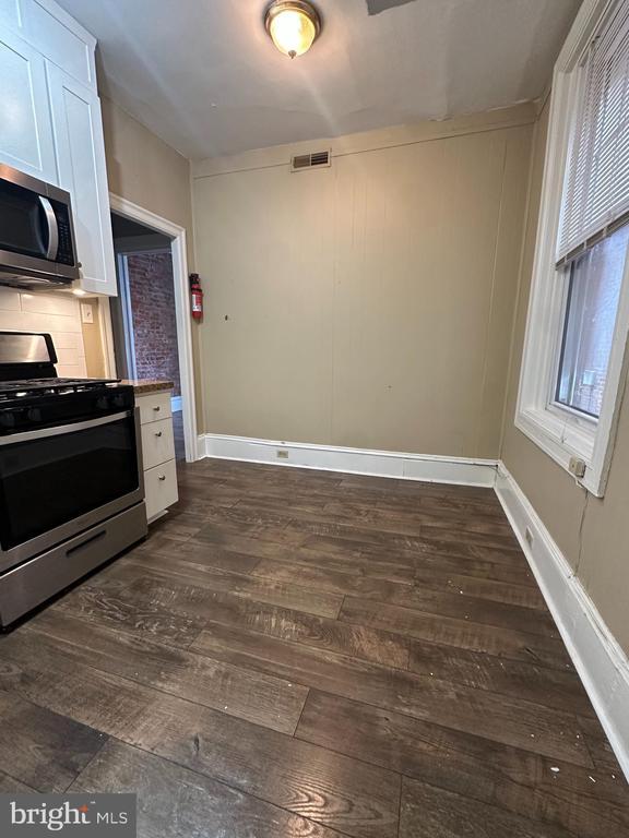 Photo - 224 W 14th St Unidad 2