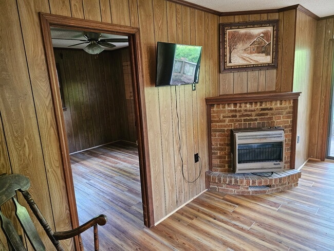 Photo - 123 Harbor Dr Unit Goodwinapt