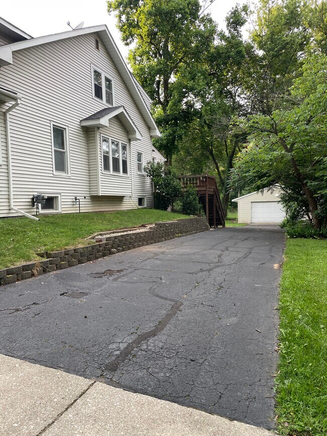 Photo - 902 Pioneer St