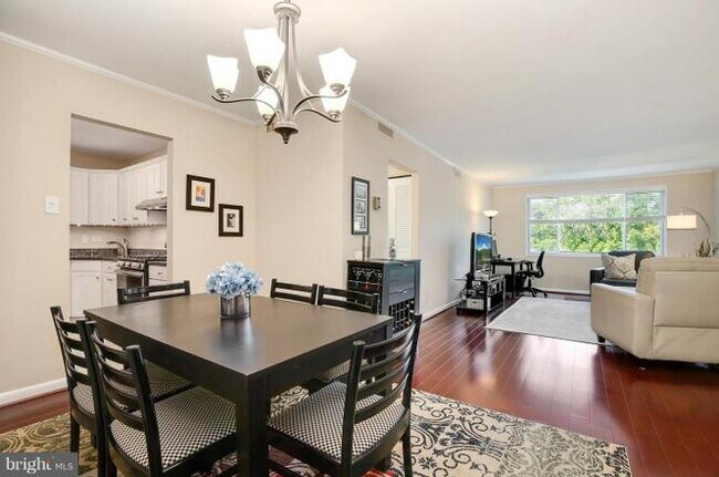 Dining living - 8315 N Brook Ln Unit 604