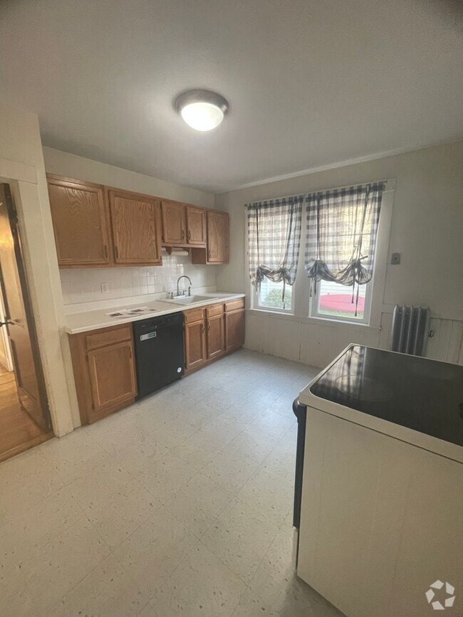 Building Photo - 16 Templeton Pkwy Unit 1 Rental