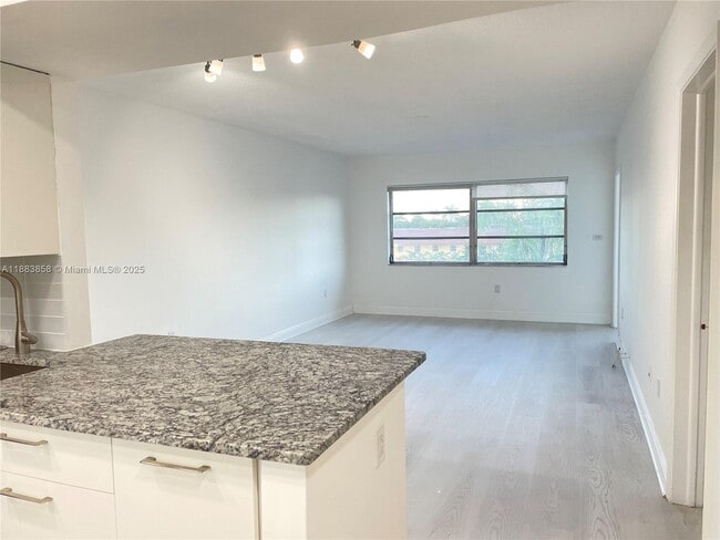 Photo - 2810 NE 201st Terrace Unidad G328