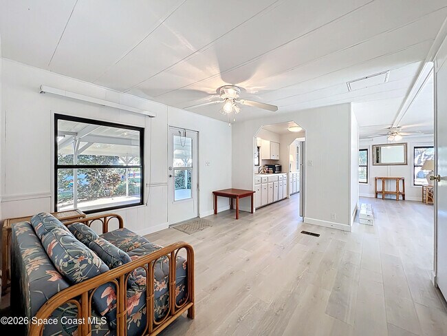 Photo - 909 Sequoia St