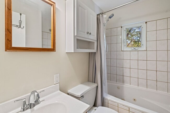 Photo - MOVE IN SPECIAL! SCORE HALF OFF 1ST MONTH'...
