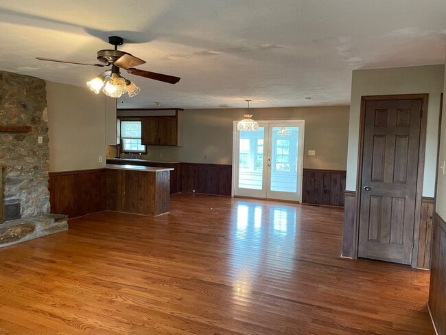 Photo - 3 BED, 2 BATH HOME LOCATED IN DENTON