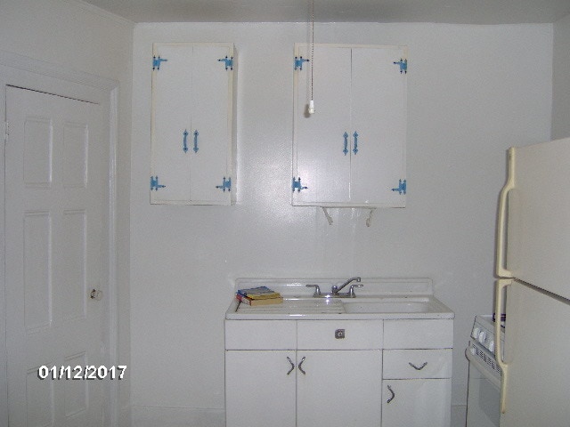 Kitchen - 39 Chestnut Ave Unit 2