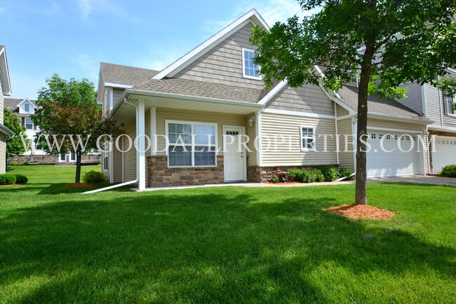 Building Photo - 3 bedroom, 2.5 Bath Townhome in Urbandale