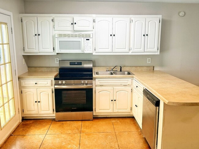 Photo - Lovely Cottage Just South of Campus