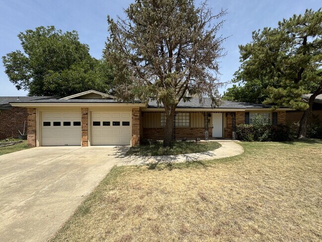 Building Photo - Beautiful Updated 3/2/2 Home in Nice Neighborhood!