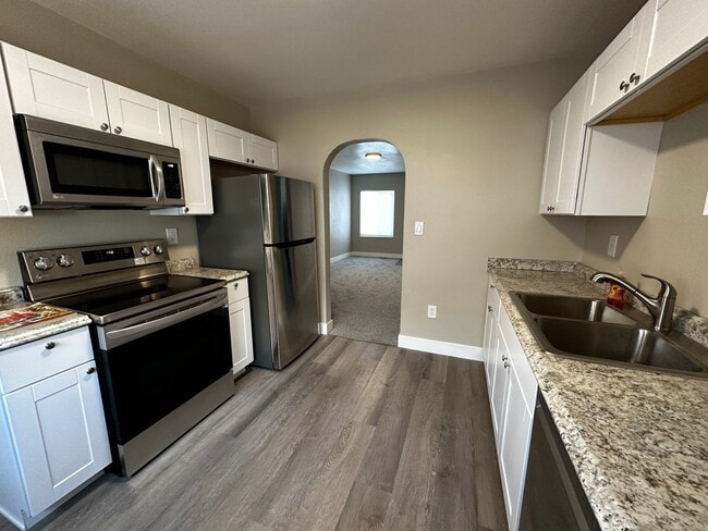 Building Photo - SW 6th Triplex Unit 226 SW 6th St