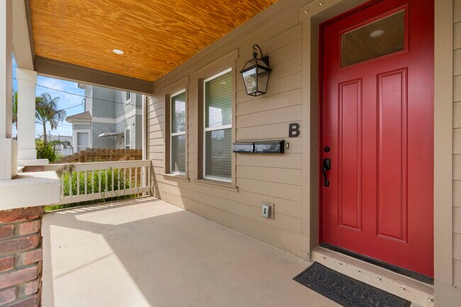 Photo - 210 E Columbus Dr