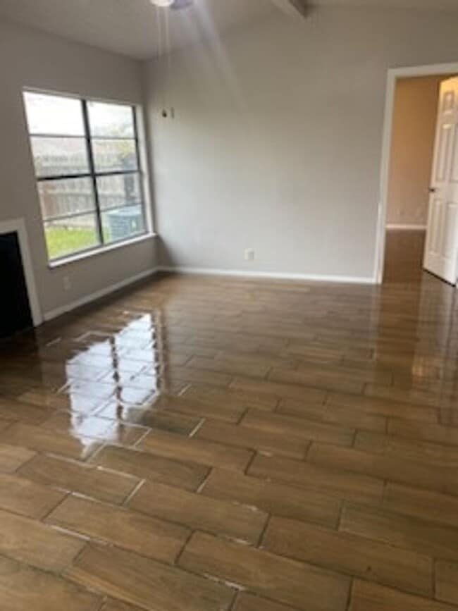 Photo - Large 3 bed 2 bath duplex