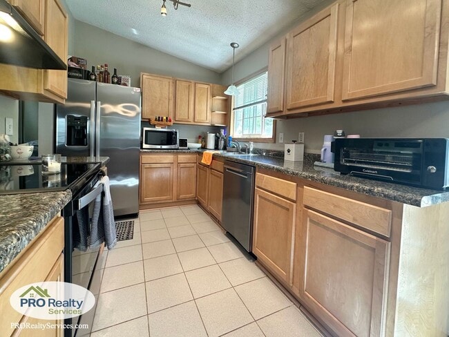 Building Photo - 3 Bedroom House in Maple Grove