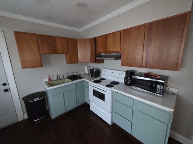 Photo - 718 N Chevrolet Ave