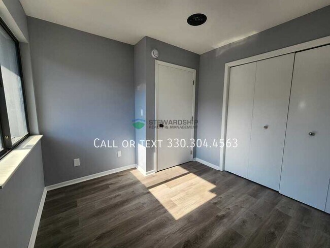 Photo - 695 Carroll St