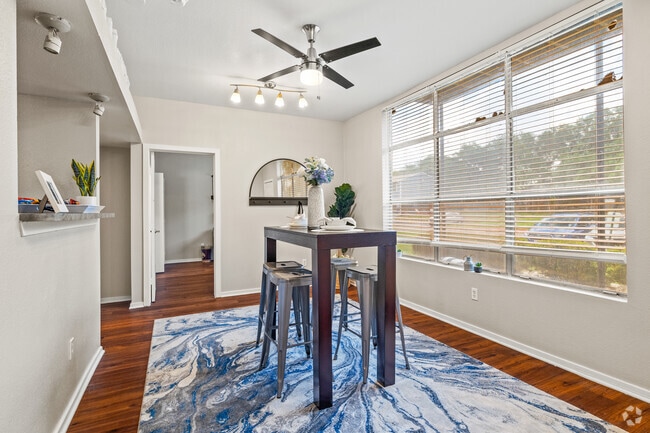 4BR, 4BA - 1,200SF - Dining Room - The Social SMTX®