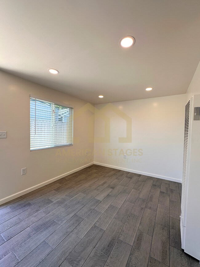1101 W Oak Ave