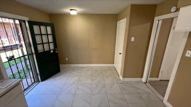 Photo - 3216 S Mendenhall Rd