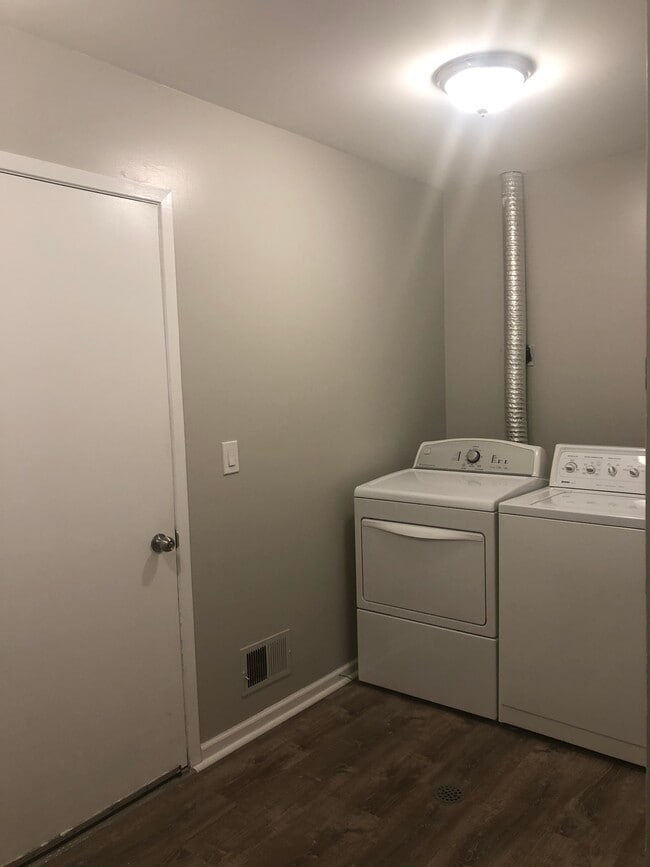 Building Photo - 4235 Laforest Dr Rental