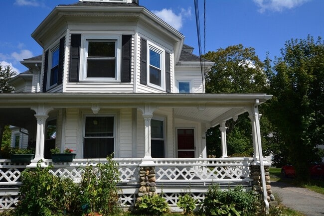 Building Photo - 116 Pond St Rental