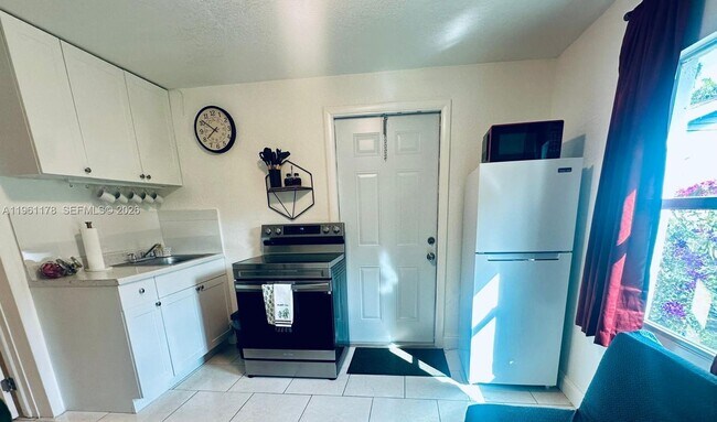 Photo - 1533 SW 29th Ave Unit 1