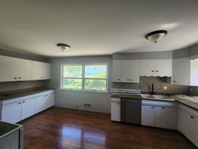 Photo - 805 E 32nd St