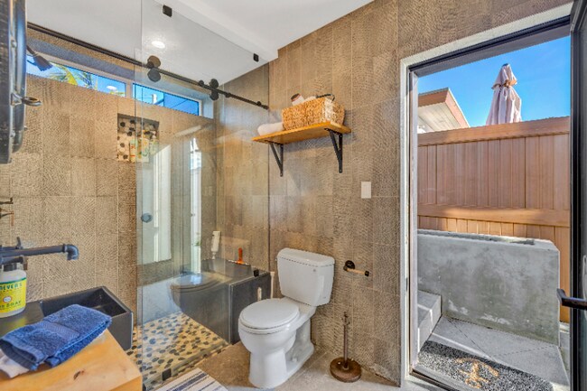 Photo - 1686 Neptune Ave