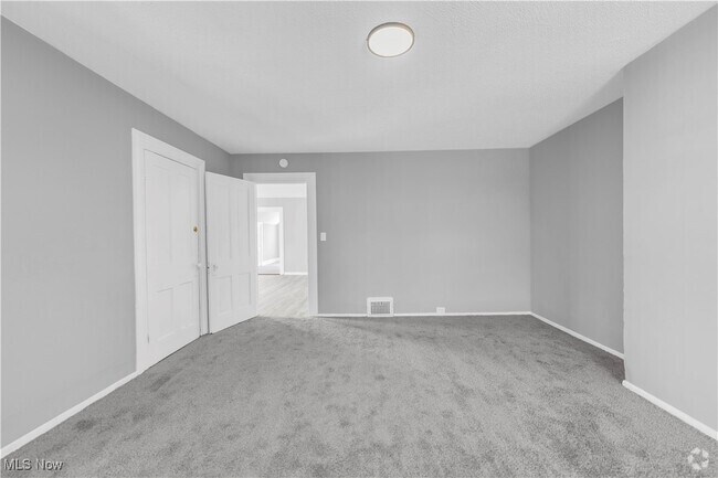 Building Photo - 4694 Turney Rd Unit 2/UP Rental