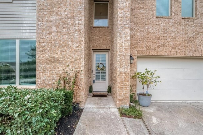Photo - 21029 Crinet Square
