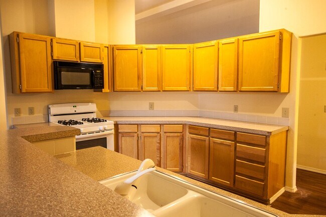 Photo - 4040 Summitview Dr