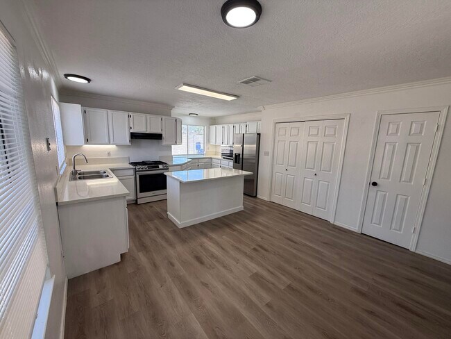 Photo - 4808 Driftwood Ave NW