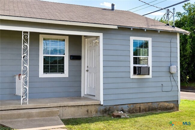 Photo - 122 W Avenue A