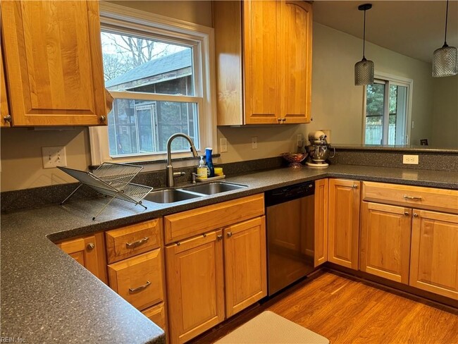 Photo - 3716 S Queensgrove Cir