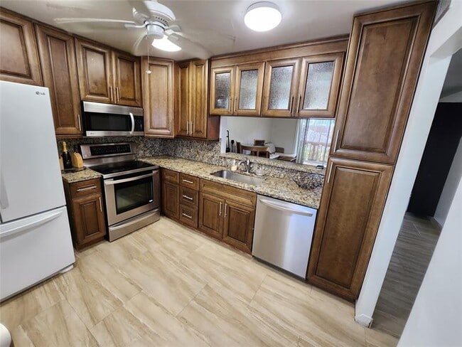 Photo - 219 NE 14th Ave