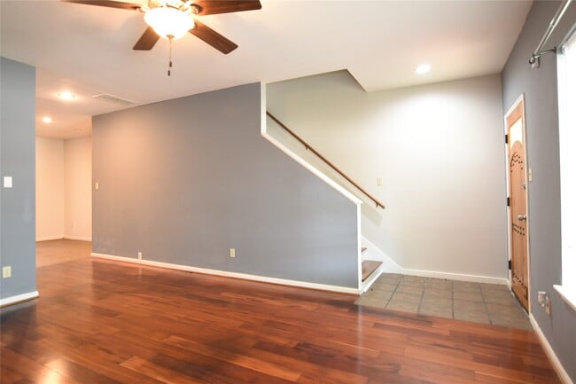 Photo - 940 Wycliffe Dr Unidad True