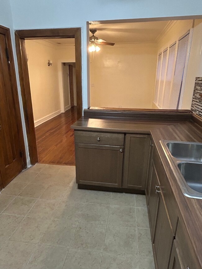 Cocina integrada al comedor - 8128 S Marshfield Ave Unidad Second floor